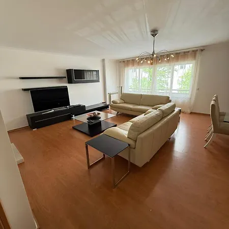 Apartament 3br Family-sized Flat In Lumiar *