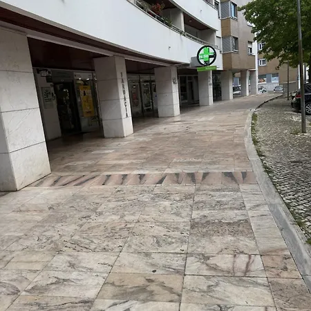 Apartament 3br Family-sized Flat In Lumiar *