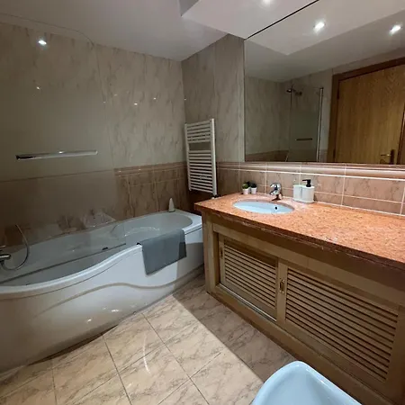 3br Family-sized Flat In Lumiar Appartamento