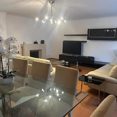 Appartamento 3br Family-sized Flat In Lumiar Lisbona
