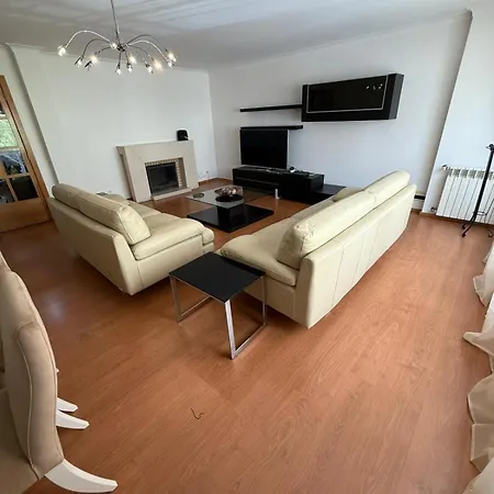 3br Family-sized Flat In Lumiar